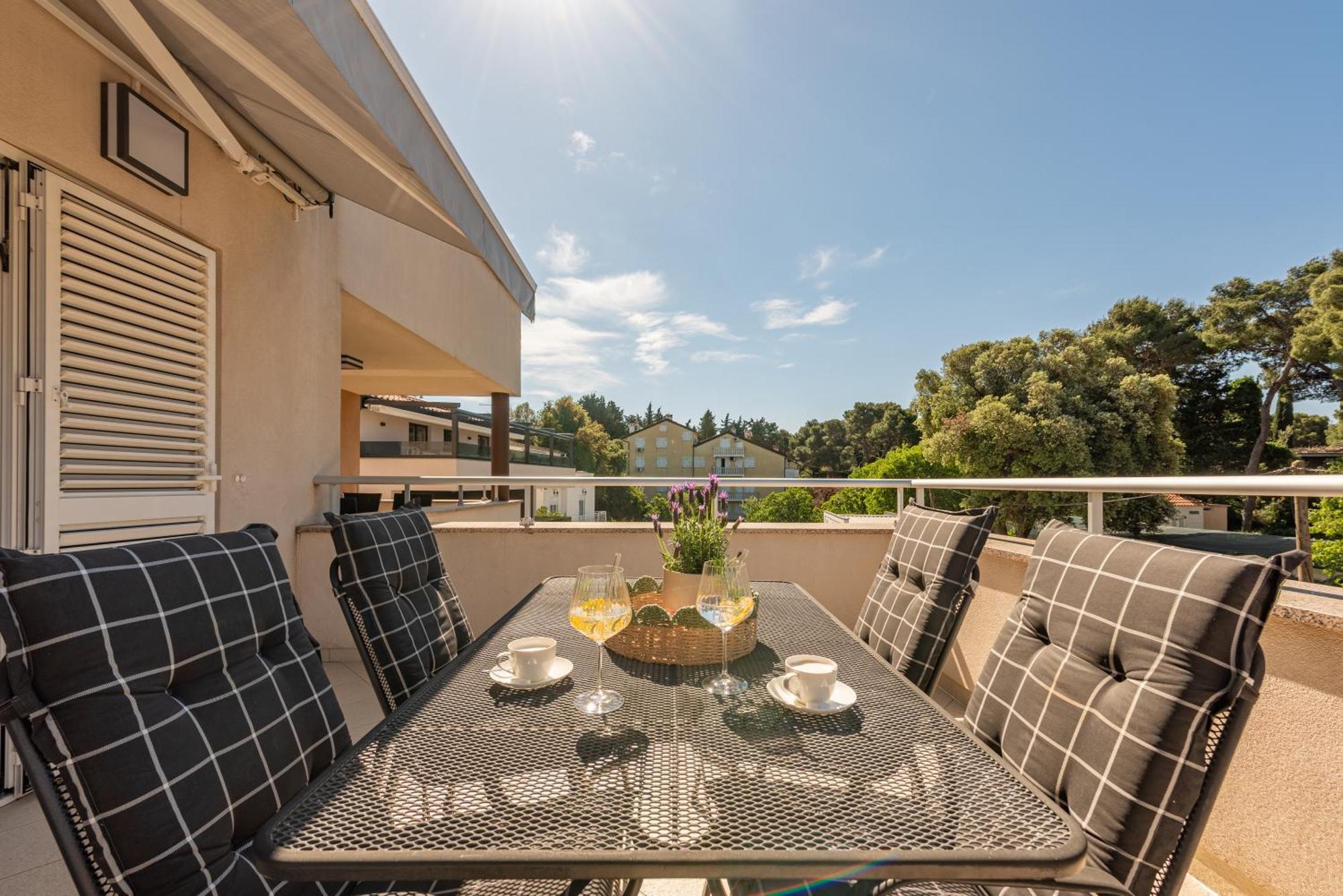 Apartments L&D Biograd Na Moru Exterior foto