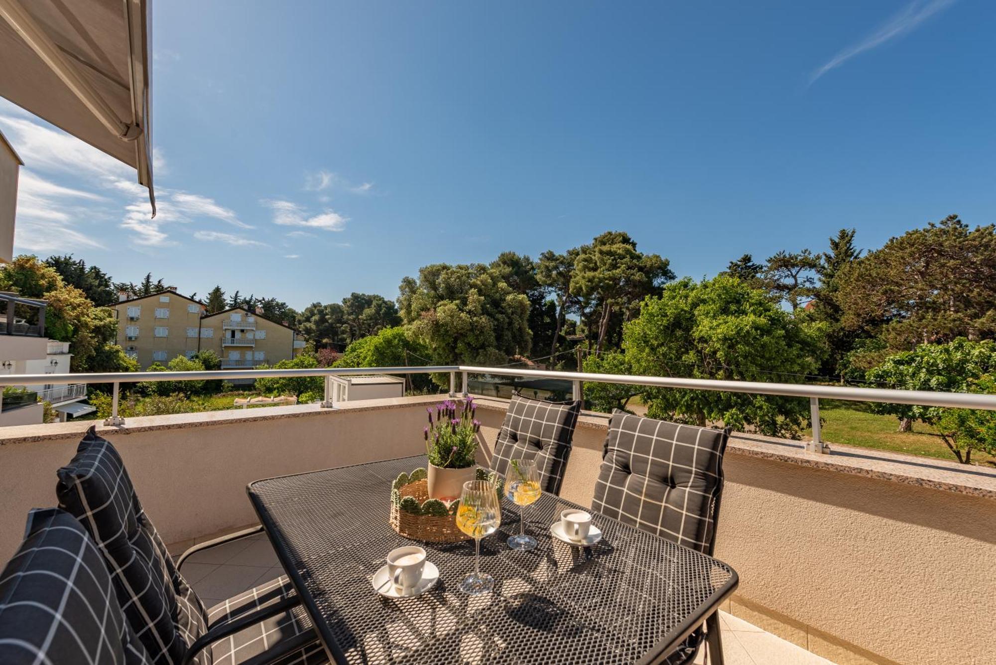 Apartments L&D Biograd Na Moru Exterior foto